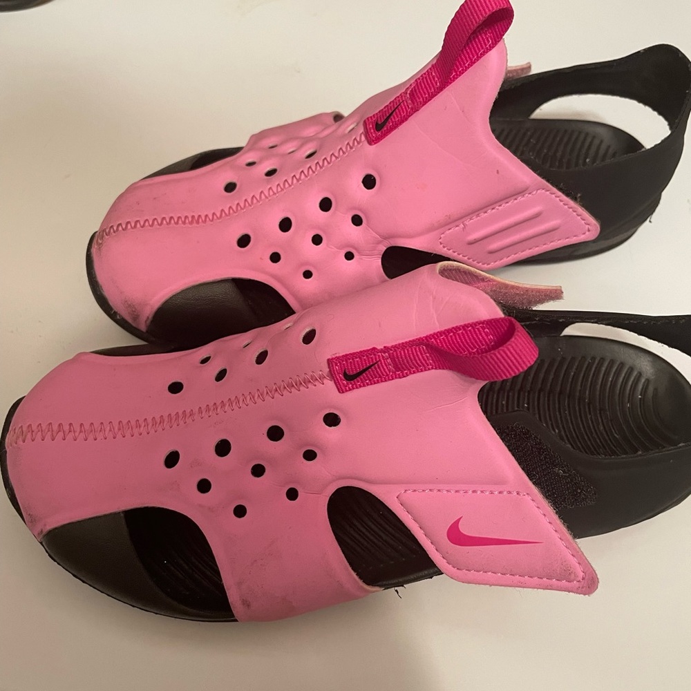Nike girl sandals